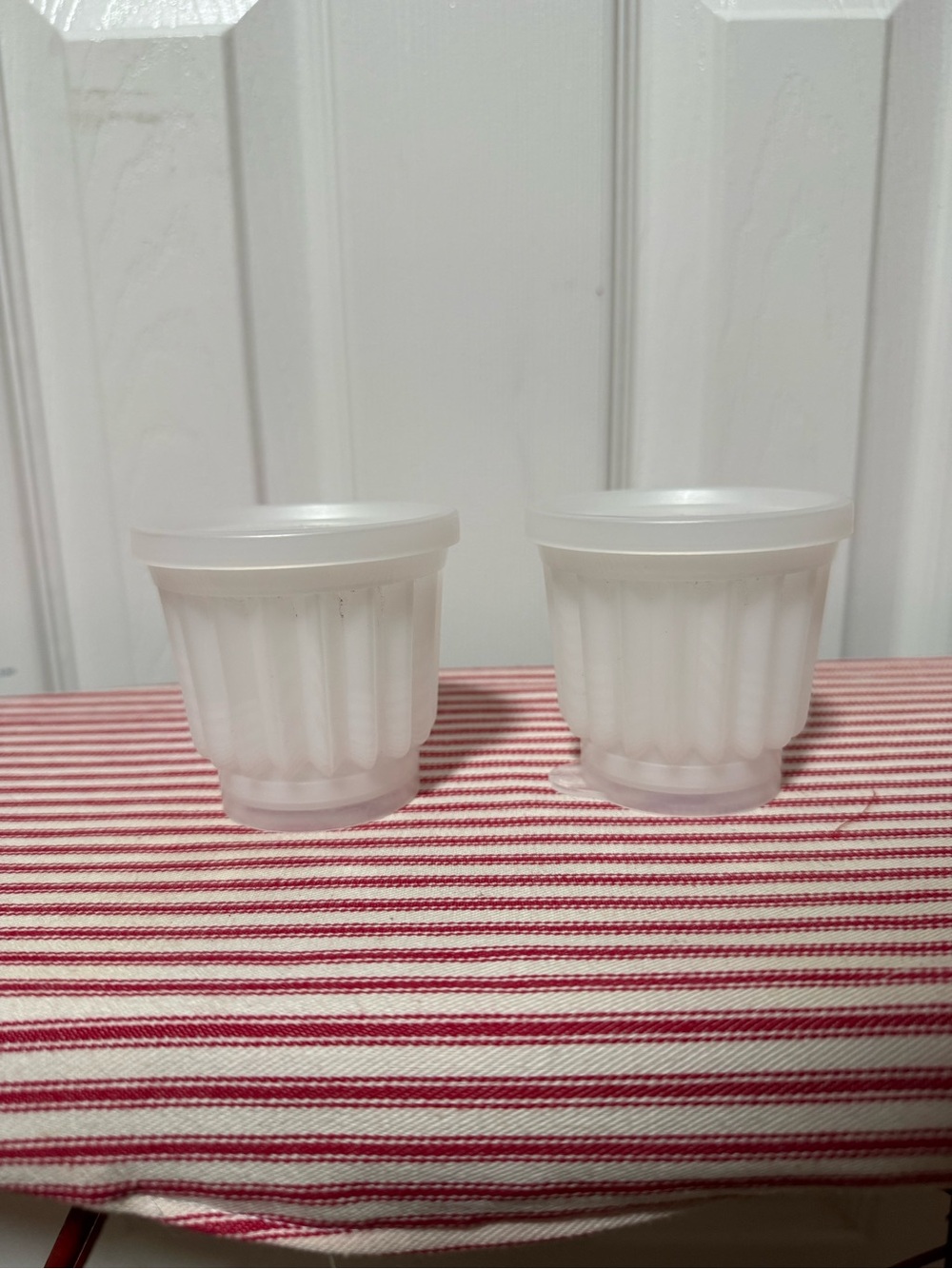 Vintage Tupperware Jel-ette single jello cups with Lids - Set of 2